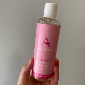 NWT Affinia Apple Blossom & Lily Gentle Plant Based Body Cleanser